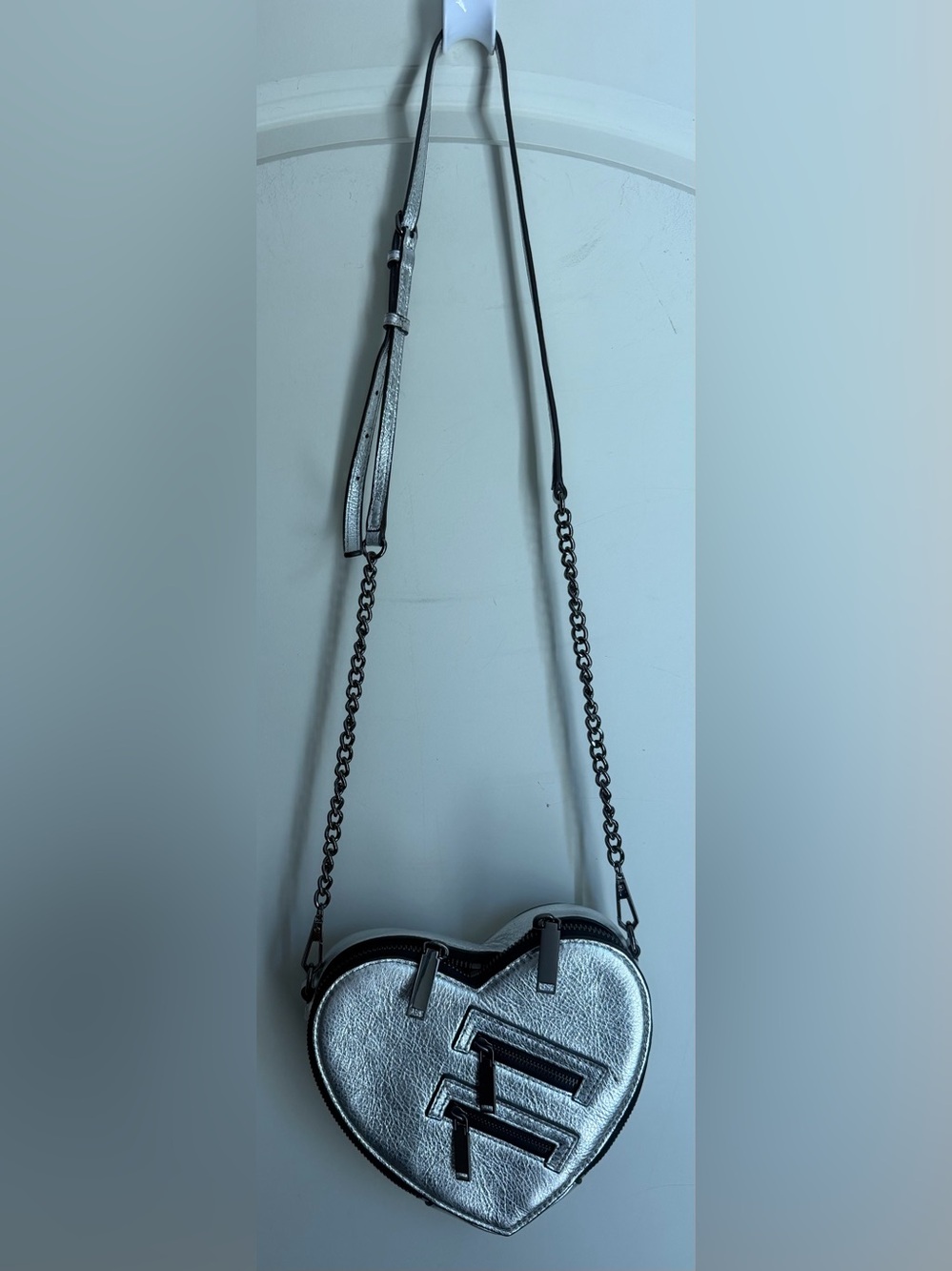 Rebecca minkoff jamie Heart shaped Purse leatherzipper and long chain link strap